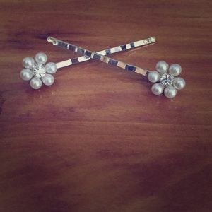 Jewel flower hair clips